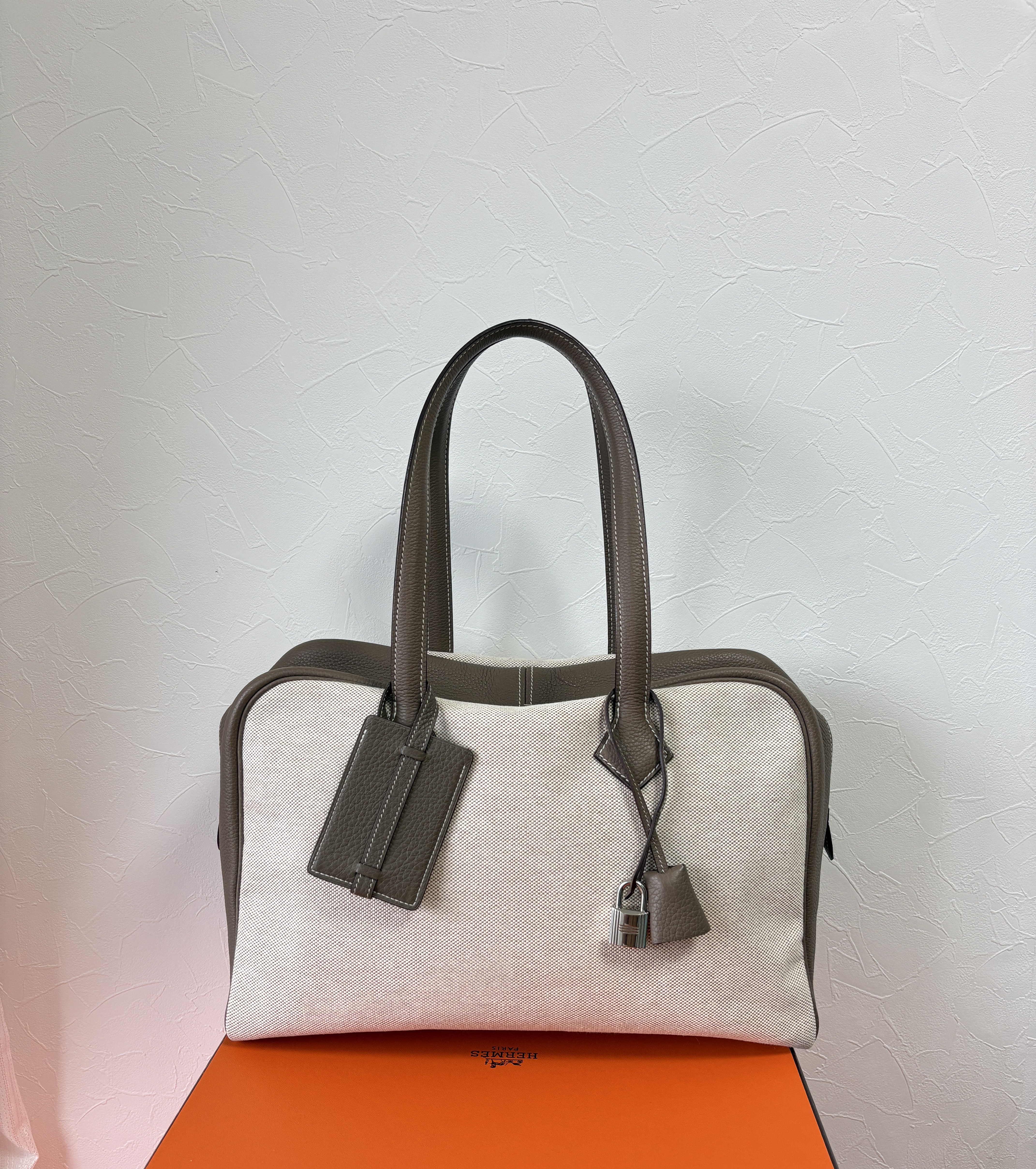 エルメス ヴィクトリア35 トワルアッシュxトリヨンクレマンス ベージュxエトゥープ シルバー金具 □K:2007年